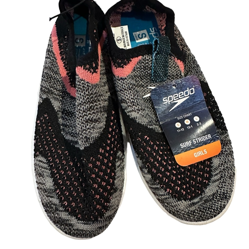 Speedo Junior surf‎ strider Water Shoes Black, gray, coral NWT small (11-12)